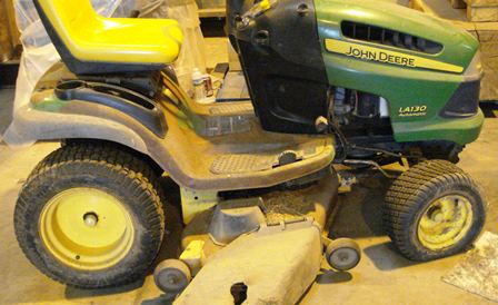John Deere LA130 48 Inch Cut Riding Mower