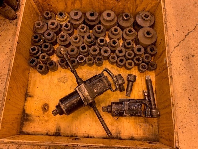 1-1/2 In. Drive Pnuematic Impacts & Sockets (Lot# 15-1)
