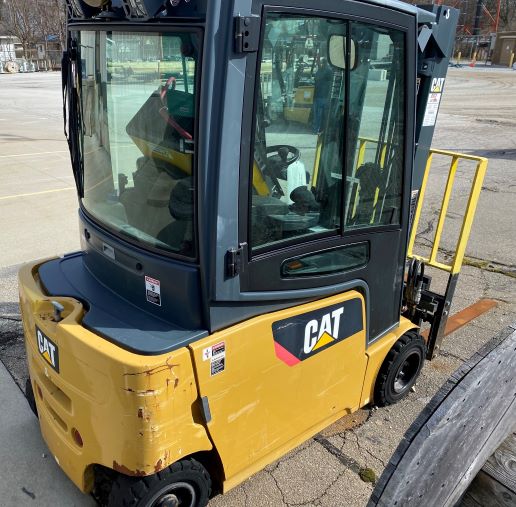 Caterpillar EP4000 Electric Forklift with Charger (950819)