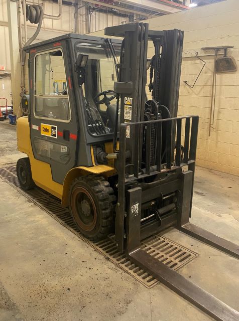 2000 Caterpillar GP30K Forklift (950058)
