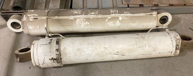 Lot of 2 - MTI Hydraulic Cylinders