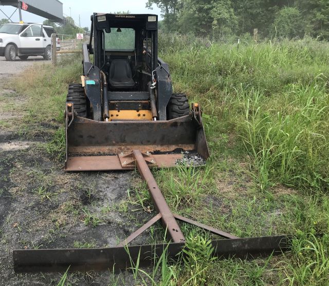 1998 New Holland LX885 Skid Steer w/ Bucket (9800011)
