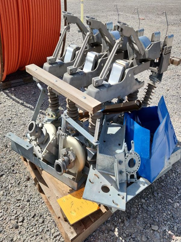 One (1) Three Phase Vertical Break Switch (0710055200)