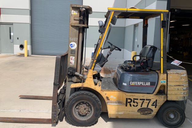 1999 Caterpillar DP25 Diesel Forklift (950509)