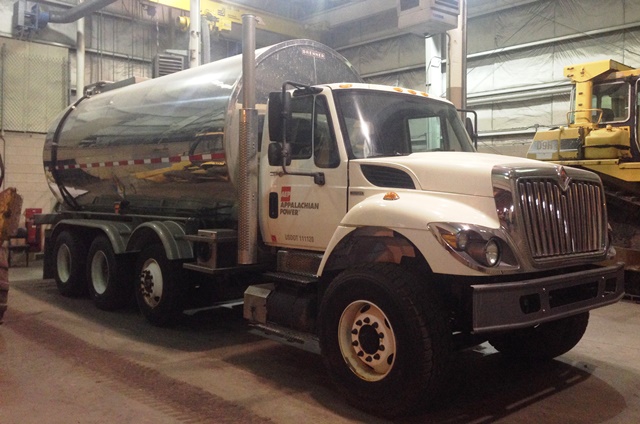 2009 International 7400 6X4 Tanker Truck (890108)