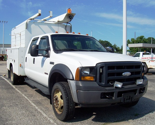  2007 Ford F550 4X4 ENCLOSED SERVICE BODY (660126)
