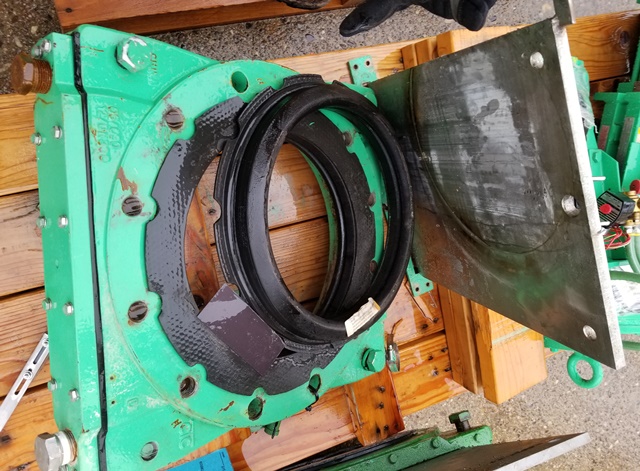 Clarkson 6 inch Knife Gate Valve with Pneumatic Operator 500030610