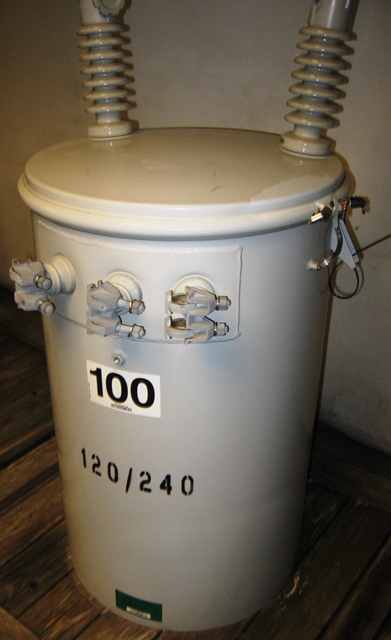 Howard Overhead Single Phase 100 KVA Transformer HV 13200 LV 120 240 (E)