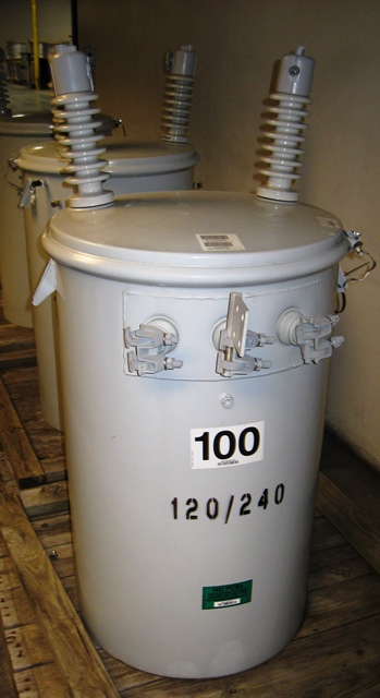 Howard Overhead Single Phase 100 KVA Transformer HV 13200 LV 120 240 (D)