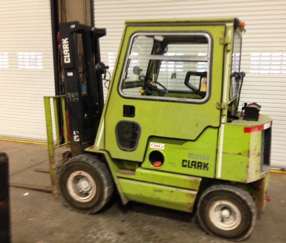 1988 Enclosed Cab Clark GPS20 Gasoline Fork Truck 4000 lb. Capacity (950168)