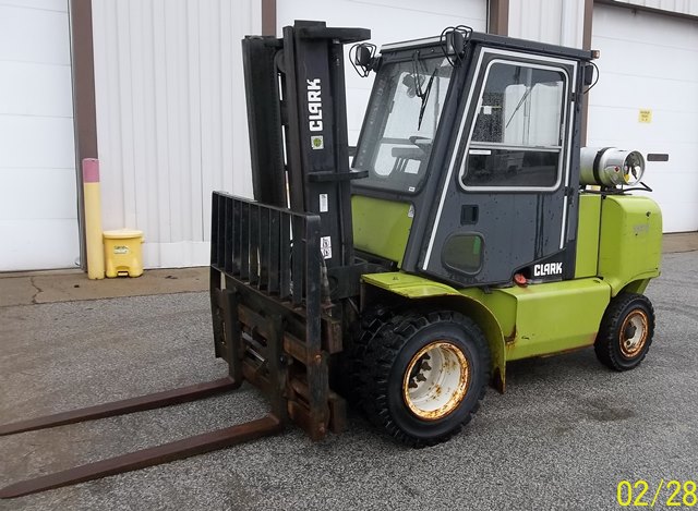 98 Clark CGP55 LP Gas Enclosed Cab Forklift 11,000 lb. (950210)