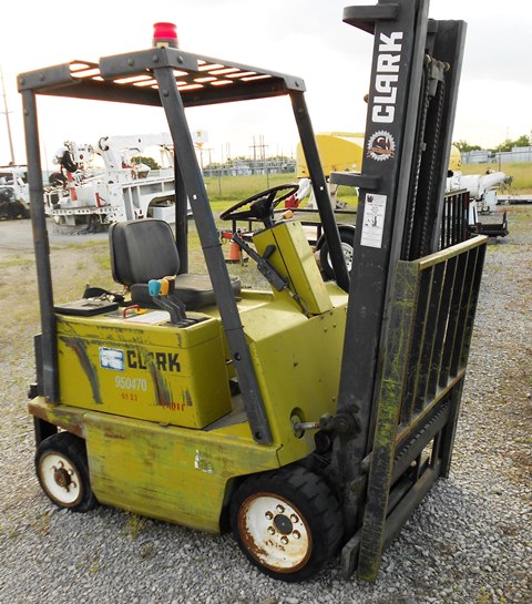 1983 Clark EM15S Electric Forklift 3000 lb Capacity Salvage  (950470)