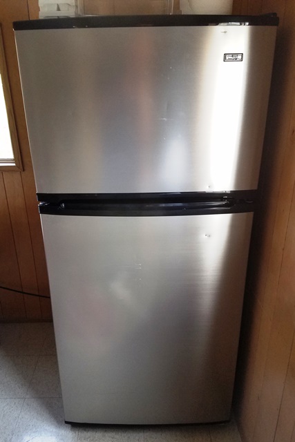 Magic Chef 18 Cubic Feet Refrigerator