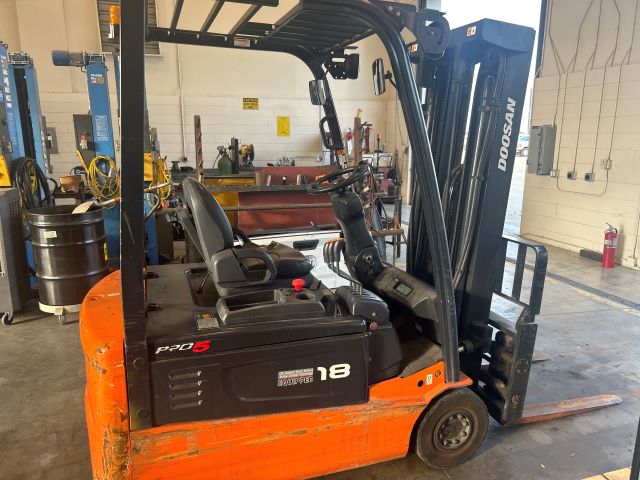 2012 Doosan Electric Forklift w/ Charger (950854)
