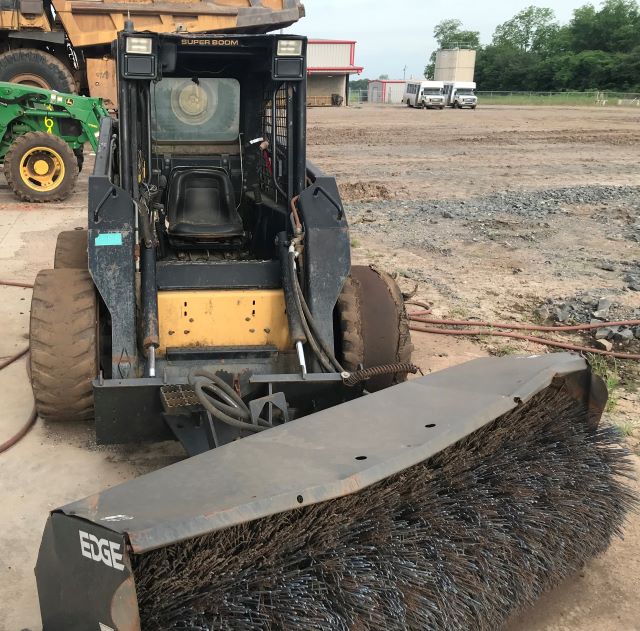 1998 New Holland LX885 Skid Steer w/ Sweeper (980001)