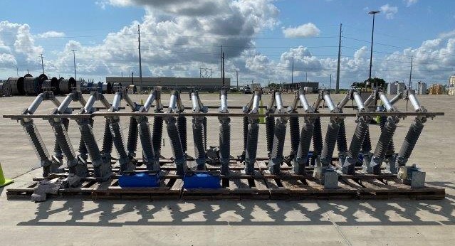  Set of 5 Royal Switchgear 69kv Center Break V-Switches