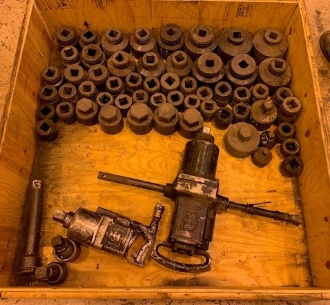 1-1/2 In. Drive Pnuematic Impacts & Sockets (Lot# 15-2)