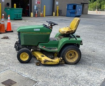 1993 John Deere Mowing Tractor (980042)