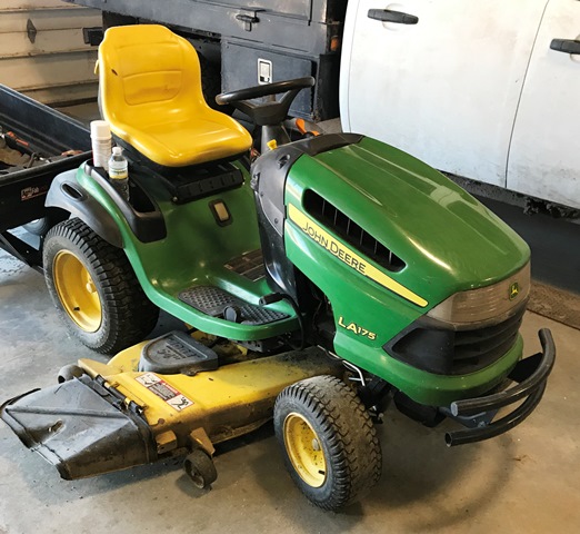 2009 John Deere LA175 Riding Mower (980783)