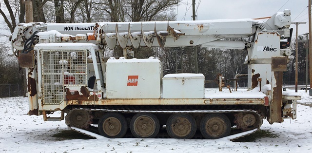 2001 CME 800 Tracked Carrier w/ Altec D947 Digger Derrick (970203)