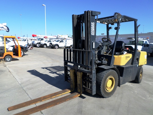2006 Doosan Daewoo D45S-2 Forklift 8500 lb Capacity (950658)