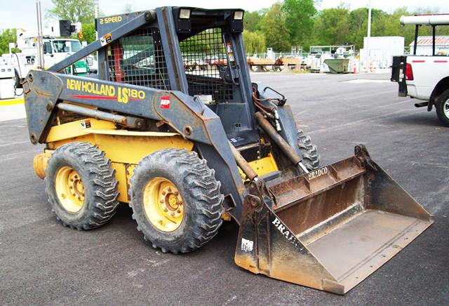 2001 New Holland LS180 Skid Steer & Attachments (960038)