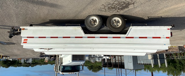 1984 Chance TH33 Hotstick Trailer (910794)