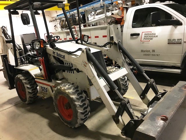 2004 Bobcat B250 Loader Backhoe 4X4 (960145)