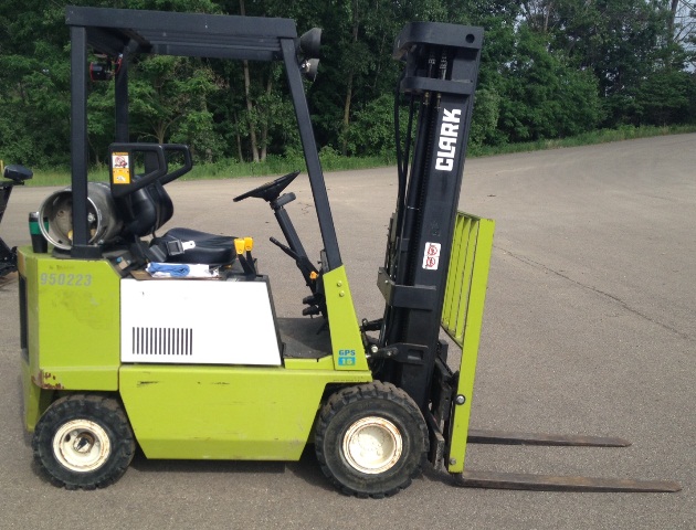  Fork Truck Clark GPS-15 Cap. 2450 lbs. (950223)