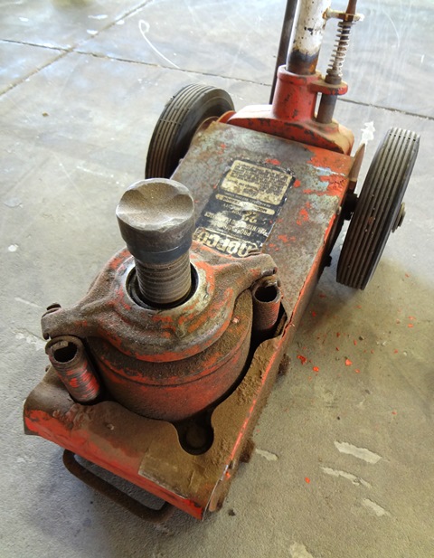 Norco 22 Ton Air/Hydraulic Floor Jack