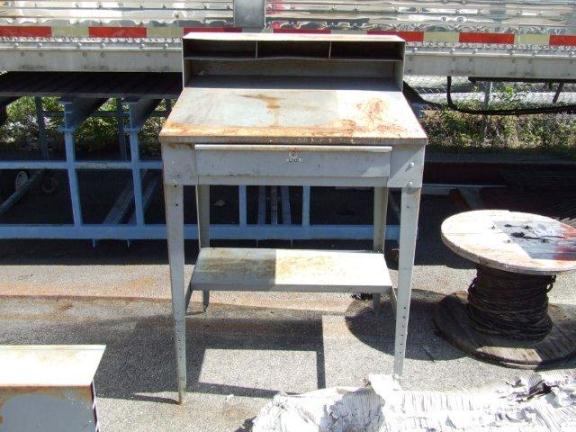 Desk and File Cabinets (CM5)