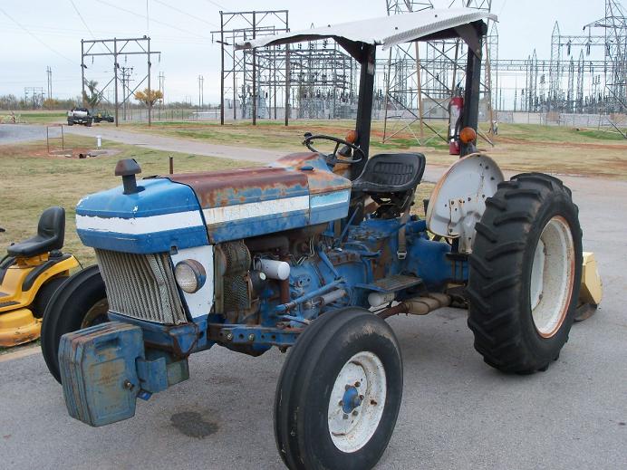  Ford 2910 Tractor