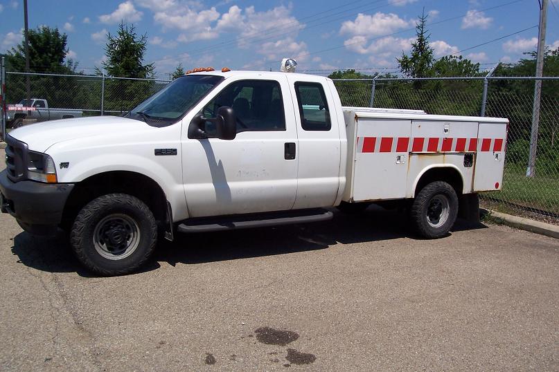 Ford 2002 Ford F-350 4X4 SuperCab w/ Tool Box Bed & Lift Gate