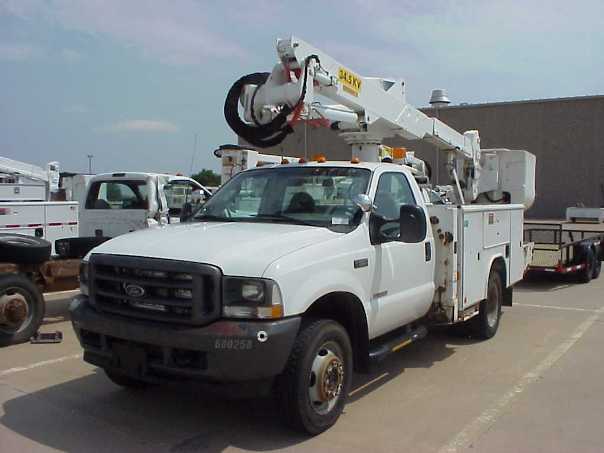 2003 Ford F-550 Regular Cab 4WD Bucket Truck w/ 37 Foot Reach (680258)