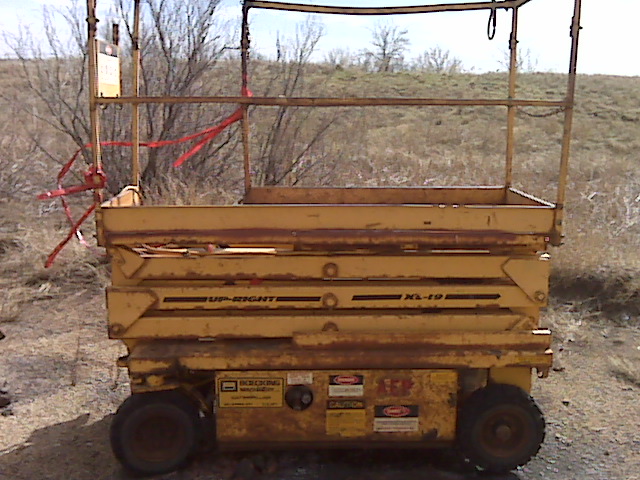 Scissor Lift (Max 750 lbs)