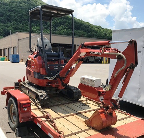 2004 Ditch Witch MX15 Mini Excavator (960123) with Trailer (911290)