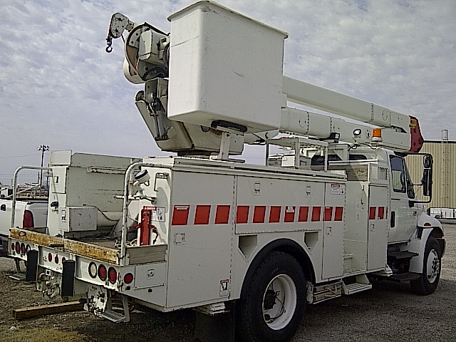 2003 International 4300 Bucket Truck w/ 50ft Reach (770440)