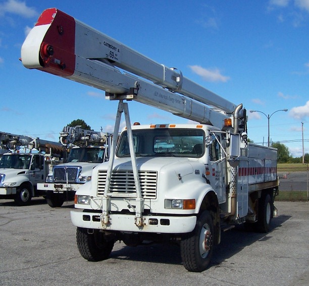 2002 International 4800 4X4 Bucket Truck w/70Ft Reach (780019)
