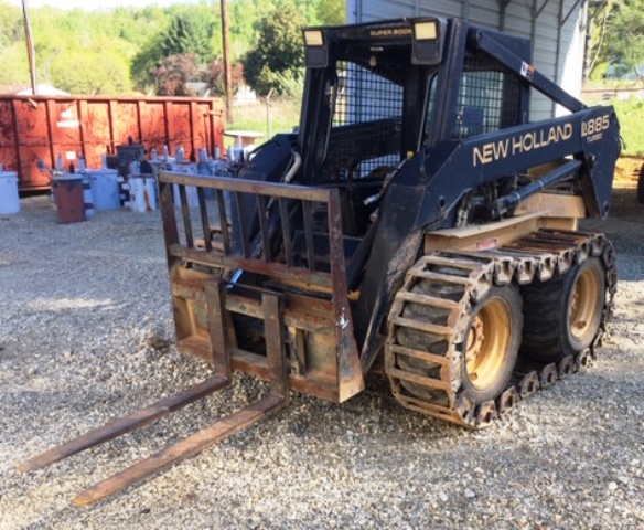 1998 New Holland LX885 Skid Steer with Pallet Forks and 4-1 Bucket (980010)