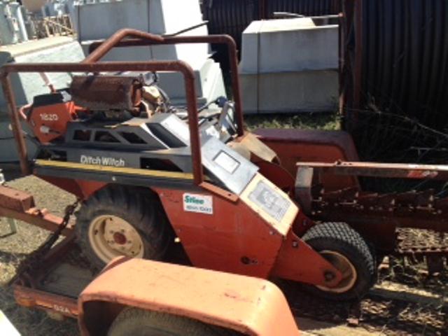 2005 Ditch Witch 1820 w/ Trailer (960169 & 911630)