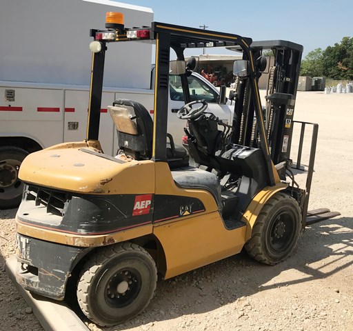 2006 Caterpillar P6000 Forklift - Cap 5900 lbs (950678)