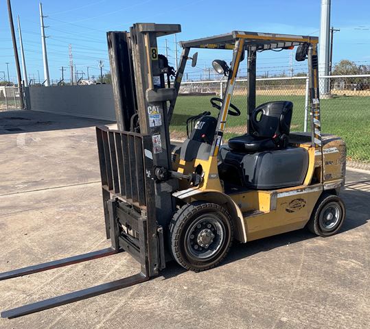 2000 Caterpillar DP25K Forklift (950514)