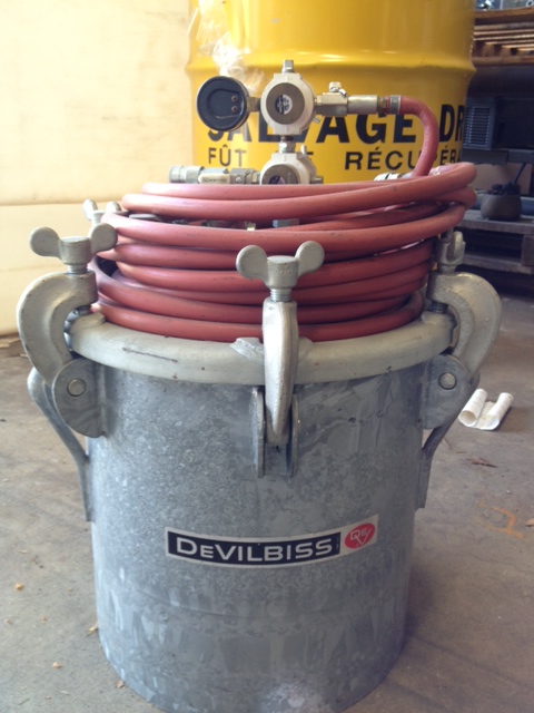 DeVilbiss pressure feed tank